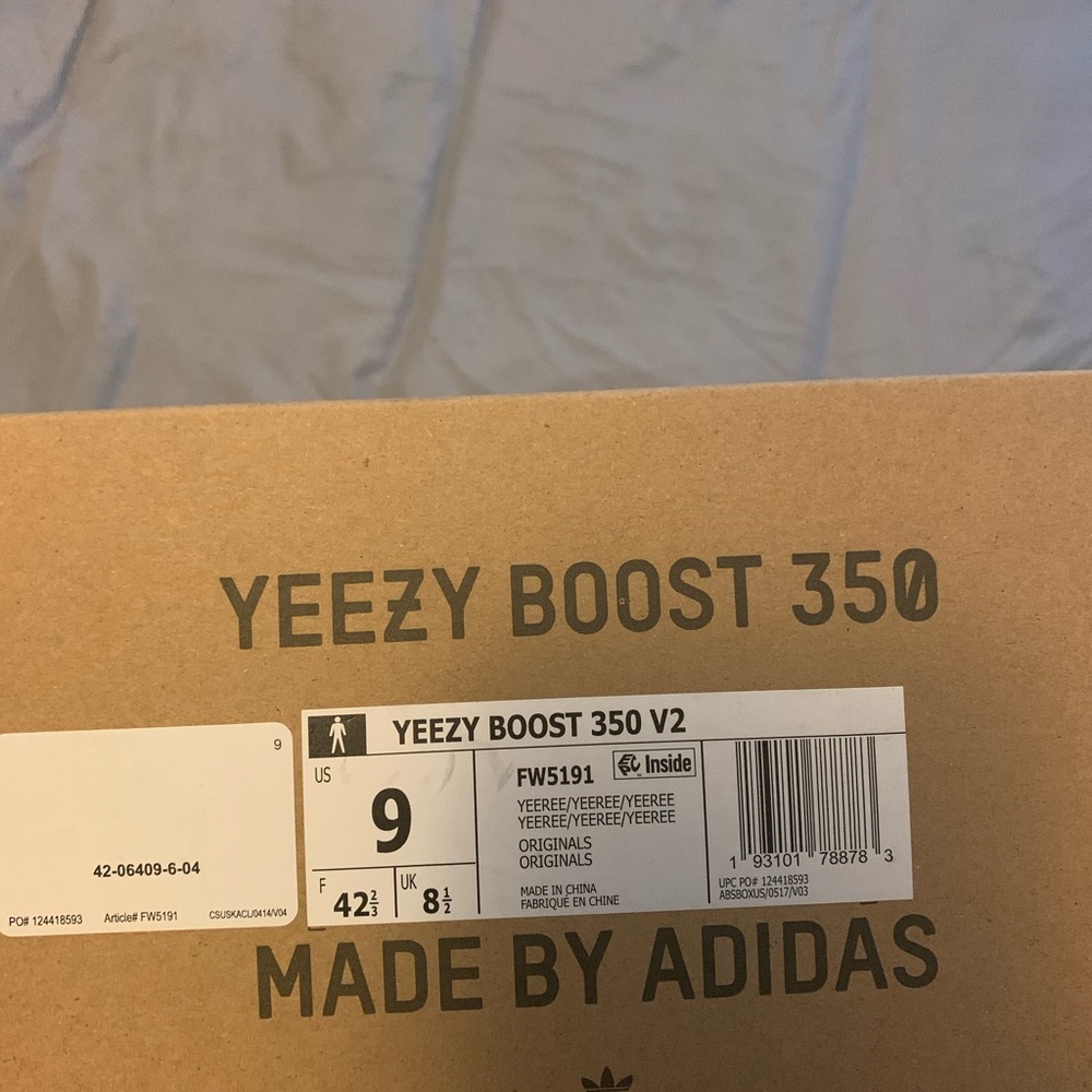 Yeezys men size 9
